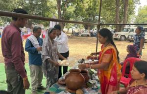  सुशासन तिहार में बस्तर के पारंपरिक स्वाद की धूम