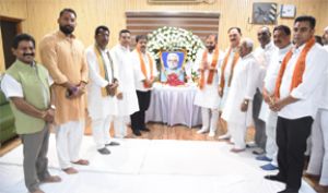 गृह मंत्री शर्मा और स्वास्थ्य मंत्री जायसवाल ने स्वर्गीय सेन को श्रद्धांजली अर्पित किये गृह मंत्री शर्मा और स्वास्थ्य मंत्री जायसवाल ने स्वर्गीय सेन को श्रद्धांजली अर्पित किये