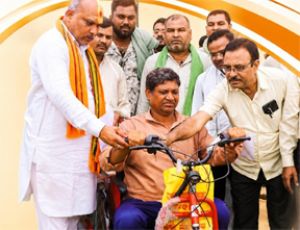 दिव्यांग संतोष के जीवन में आई आत्मनिर्भरता की नई सुबह दिव्यांग संतोष के जीवन में आई आत्मनिर्भरता की नई सुबह