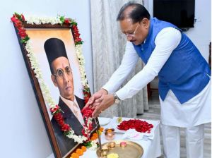  मुख्यमंत्री ने स्वातंत्र्यवीर विनायक दामोदर सावरकर की जयंती पर उन्हें किया नमन