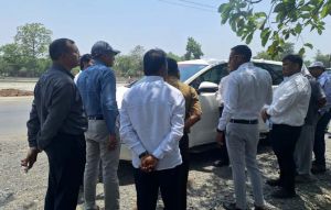 लोक निर्माण विभाग के सचिव ने सड़कों का काम देखा लोक निर्माण विभाग के सचिव ने सड़कों का काम देखा
