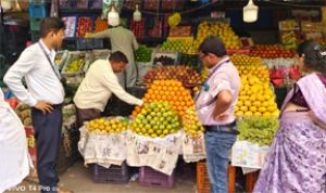 ग्रीष्म ऋतु में सुरक्षित फल उपलब्ध कराने खाद्य विभाग का विशेष अभियान ग्रीष्म ऋतु में सुरक्षित फल उपलब्ध कराने खाद्य विभाग का विशेष अभियान