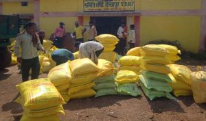 मुंगेली में उर्वरकों का भरपूर भंडारण, किसानों को मिल रहा पर्याप्त खाद मुंगेली में उर्वरकों का भरपूर भंडारण, किसानों को मिल रहा पर्याप्त खाद