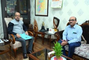राज्यपाल रमेन डेका से मुख्य सचिव ने सौजन्य भेंट की