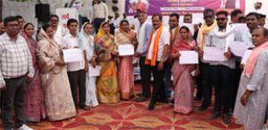  ग्राम अरकार जनसमस्या निवारण शिविर में जनकल्याणकारी योजनाओं से लाभान्वित हुए ग्रामीण हितग्राही