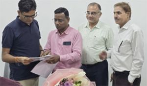  वित्&zwj;त मंत्री चौधरी ने महाराष्&zwj;ट्र मंडल के कार्यों को सराहा