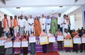 जनसमस्या निवारण शिविर में शामिल हुए विधायक मोतीलाल साहू -महापौर मीनल चौबे 