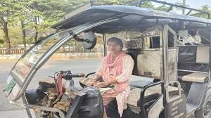  पंजीकृत महिला निर्माण श्रमिकों के लिए दीदी ई-रिक्शा सहायता योजना