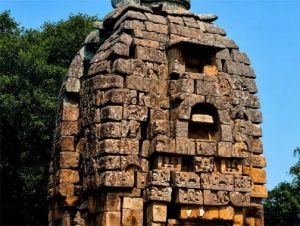 बिना गारा-चूने के बना चमत्कारी घाघरा मंदिर, प्राचीन भारतीय वास्तुकला का अद्भुत और रहस्यमयी नमूना बिना गारा-चूने के बना चमत्कारी घाघरा मंदिर, प्राचीन भारतीय वास्तुकला का अद्भुत और रहस्यमयी नमूना