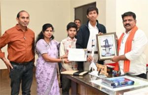  इसरो के युविका कार्यक्रम के लिए चयनित अभिषेक से मिले उप मुख्यमंत्री विजय शर्मा, दी शुभकामनाएं