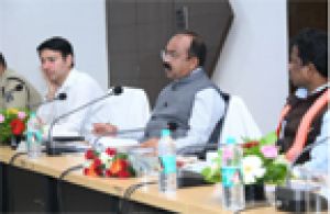 उप मुख्यमंत्री अरुण साव ने स्वच्छता दीदियों के नियमित स्वास्थ्य जांच और सुरक्षा किट प्रदान करने के दिए निर्देश उप मुख्यमंत्री अरुण साव ने स्वच्छता दीदियों के नियमित स्वास्थ्य जांच और सुरक्षा किट प्रदान करने के दिए निर्देश