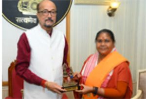   राज्यपाल डेका से राष्ट्रीय पिछड़ा वर्ग आयोग की अध्यक्ष साध्वी निरंजन ज्योति ने की सौजन्य भेंट