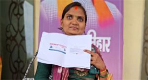  जनसमस्या निवारण शिविर में 5 मिनट में बना माँ-बेटी का आयुष्मान कार्ड