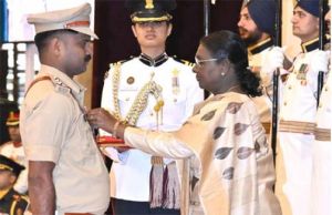 वित्त मंत्री ओपी चौधरी ने शौर्य चक्र से सम्मानित छत्तीसगढ़ पुलिस के जांबाज अधिकारियों को दी बधाई वित्त मंत्री ओपी चौधरी ने शौर्य चक्र से सम्मानित छत्तीसगढ़ पुलिस के जांबाज अधिकारियों को दी बधाई
