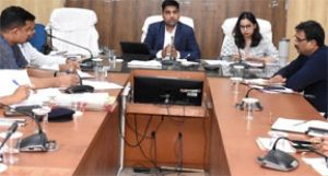  कलेक्टर की अध्यक्षता में ठोस अपशिष्ट प्रबंधन नियम  के प्रभावी क्रियान्वयन को लेकर बैठक संपन्न