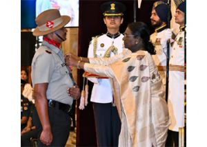  राष्ट्रपति श्रीमती द्रौपदी मुर्मू के हाथों से &lsquo;शौर्य चक्र&rsquo; से सम्मानित हुए जिले के वीर जवान श्री भोजराम साहू