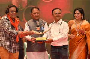 फिल्में समाज में सकारात्मक बदलाव की सशक्त माध्यम हैं - मुख्यमंत्री विष्णु देव साय फिल्में समाज में सकारात्मक बदलाव की सशक्त माध्यम हैं - मुख्यमंत्री विष्णु देव साय