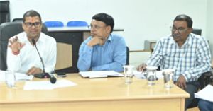  भिलाई निगम आयुक्त ने की समीक्षा बैठक, लंबित आवेदनों एवं विकास कार्यों में तेजी लाने के निर्देश