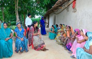  मंत्री लक्ष्मी राजवाड़े ने किया जनसंपर्क, ग्रामीणों की समस्याओं के त्वरित समाधान के दिए निर्देश