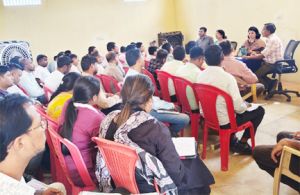 किसानों को खाद-बीज समय पर उपलब्ध कराने के निर्देश