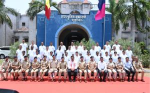 उप मुख्यमंत्री  विजय शर्मा 33 प्रशिक्षु उप पुलिस अधीक्षकों के बुनियादी प्रशिक्षण सत्र शुभारंभ में हुए शामिल