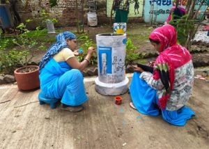 भिलाई में &rsquo;वेस्ट से बेस्ट&rsquo; की मिसालः महिला समूह कबाड़ से बना रही आकर्षक सजावटी सामान