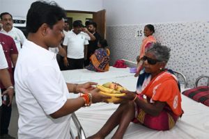    सांसद महेश कश्यप ने सुकमा जिला अस्पताल का किया निरीक्षण