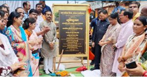  उद्योग मंत्री लखनलाल देवांगन ने सड़क डामरीकरण का कार्य प्रारंभ कराया