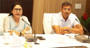  सुशासन तिहार के तहत प्राप्त आवेदनों को गुणवत्तापूर्ण निराकरण निर्धारित समय-सीमा में करें: कलेक्टर श्रीमती मिश्रा