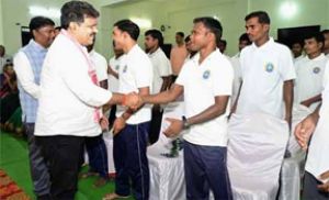  पुनर्वासित युवाओं से मिले उप मुख्यमंत्री विजय शर्मा और वन मंत्री  केदार कश्यप