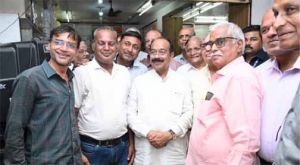  उप मुख्यमंत्री अरुण साव ने सर्वसुविधायुक्त वेंटिलेटर एंबुलेंस का किया लाेकार्पण