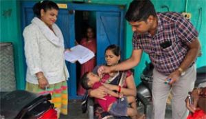  जिला टीकाकरण अधिकारी स्वयं उतरे पल्स पोलियो अभियान में, घर-घर पहुंचकर बच्चों को पिलाई &ldquo;दो बूंद जिंदगी की&rdquo;