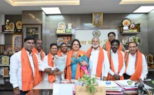 महापौर मीनल चौबे से मिले रायपुर नगर निगम में 10 नामांकित पार्षद एल्डरमैन महापौर मीनल चौबे से मिले रायपुर नगर निगम में 10 नामांकित पार्षद एल्डरमैन