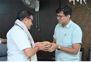 निगम उपायुक्त रमेश जायसवाल एवं कर्मचारी अजय राठौर को सेवानिवृत्ति पर आयुक्त संबित मिश्रा ने किया सम्मानित निगम उपायुक्त रमेश जायसवाल एवं कर्मचारी अजय राठौर को सेवानिवृत्ति पर आयुक्त संबित मिश्रा ने किया सम्मानित