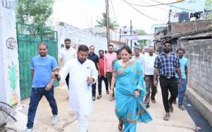  महापौर मीनल चौबे ने जोरा की भाठापारा बस्ती में  गंदे पानी की निकासी के लिए  किया स्थल परीक्षण 
