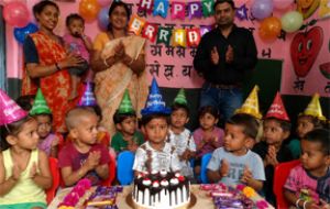  कर्मचारियों का जन्मदिन बना यादगार