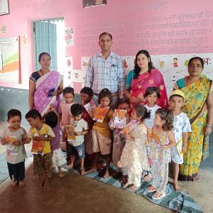 बच्चों के चेहरों पर मुस्कान, कर्मचारियों का जन्मदिन बना यादगार 