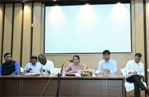  निर्माण कार्यों का हर 15 दिनों में करें निरीक्षण, नागरिक सुविधाओं के काम में न हो लापरवाही :  शंगीता आर.
