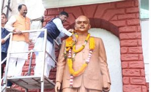  डॉ. श्यामा प्रसाद मुखर्जी की जयंती पर वन मंत्री श्री कश्यप ने अर्पित की पुष्पांजलि