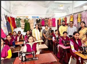  कौशल विकास से आत्मनिर्भर बनेंगे युवा और महिलाएं : कलेक्टर श्रीमती तुलिका प्रजापति