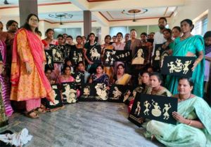 बलौदाबाजार में समूह की 40 महिलाओं को मिला धान और पैरा आर्ट का प्रशिक्षण