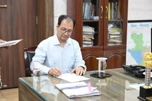 लगातार बारिश के मद्देनजर कलेक्टर संजय अग्रवाल ने अधिकारियों को दिए फील्ड में रहने के निर्देश