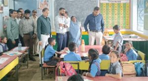  जिला पंचायत सीईओ ने डौंडीलोहारा विकासखंड के विभिन्न ग्रामों का किया औचक निरीक्षण