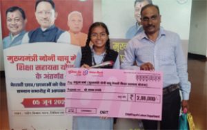  मुख्यमंत्री नोनी बाबू मेधावी शिक्षा सहायता योजना से मजदूर परिवार की बेटी को मिली उच्च शिक्षा की नई उड़ान