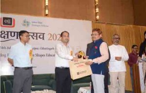  शिक्षक के अंदर का गुरुभाव जागे तो बदलेगी शिक्षा की तस्वीरः कलेक्टर डॉ. गौरव सिंह