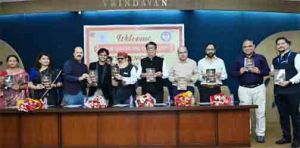संप्रेषण का बेहतर माध्यम है कविताएं : डाॅ व्यास संप्रेषण का बेहतर माध्यम है कविताएं : डाॅ व्यास