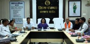  जिला प्रशासन सरपंच एवं जनप्रतिनिधियों के हर संभव मदद के लिए प्रतिबद्ध: कलेक्टर श्रीमती मिश्रा