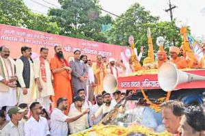  वाराणसी से लाए गए पवित्र माटी युक्त कलश श्री राम मंदिर पहुँचे, साधु-संतों की उपस्थिति में हुई विशेष पूजा-अर्चना व कलश स्थापना
