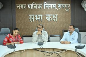 नगर निगम अपर आयुक्त ने रायपुर जिले के नगरीय निकायों के कार्यों की समीक्षा कर दिए आवश्यक निर्देश