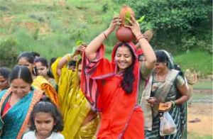 श्रावण मास के प्रथम सोमवार पर मंत्री लक्ष्मी राजवाड़े ने बीरपुर में की कांवड़ यात्रा और जलाभिषेक